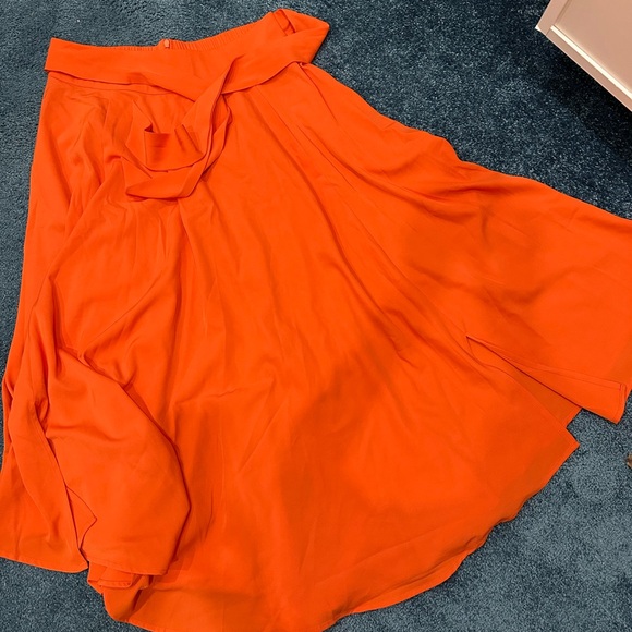 unknown Dresses & Skirts - Women's tie-front orange flowy skirt